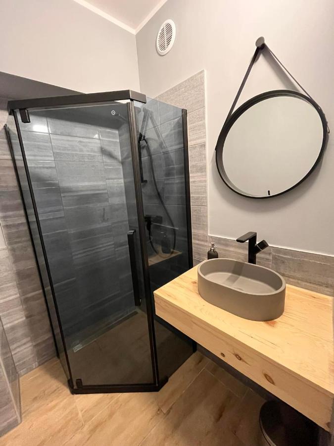 Hostel Woku Swiebodzice Bagian luar foto