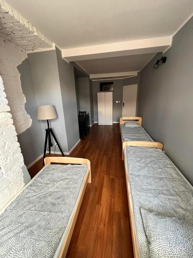 Hostel Woku Swiebodzice Bagian luar foto
