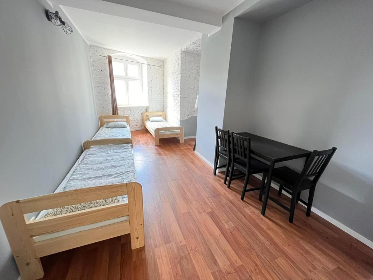 Hostel Woku Swiebodzice Bagian luar foto