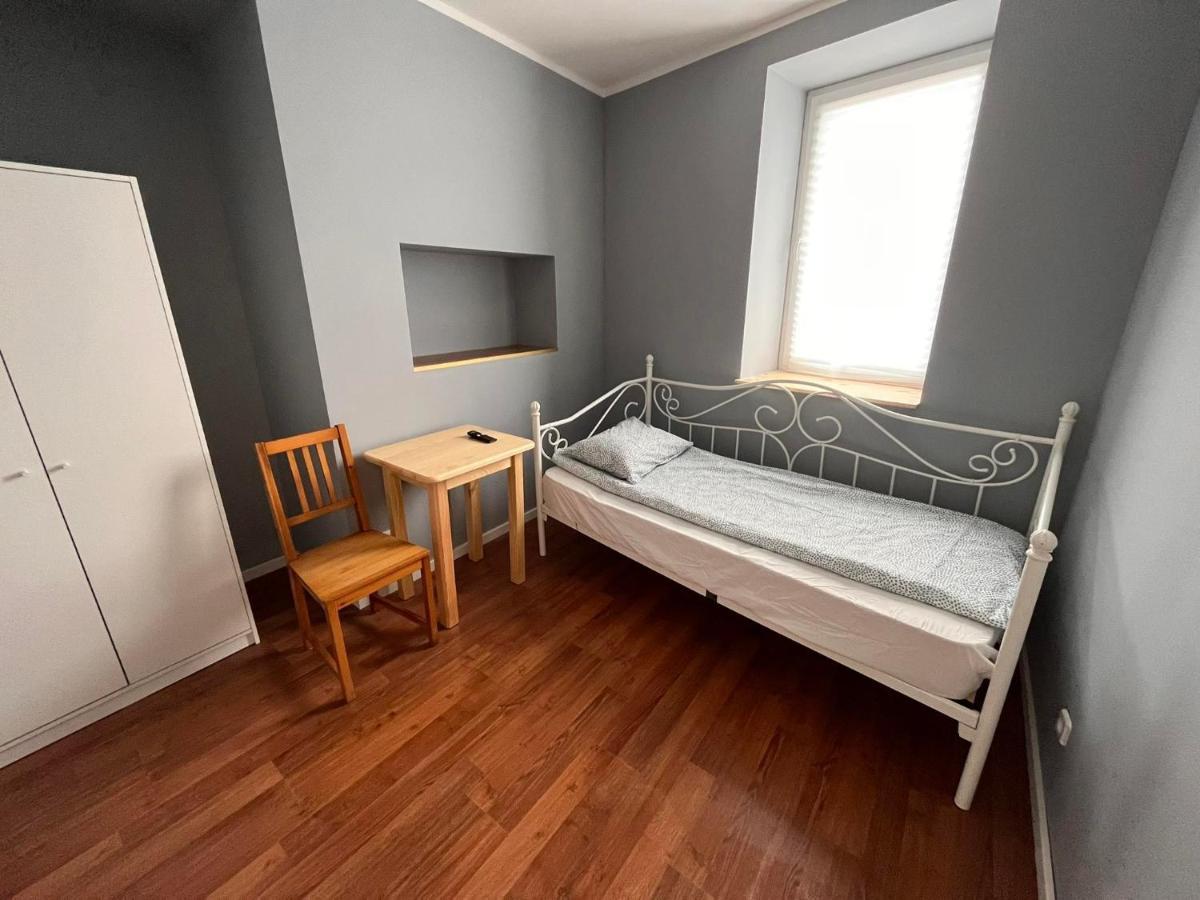 Hostel Woku Swiebodzice Bagian luar foto