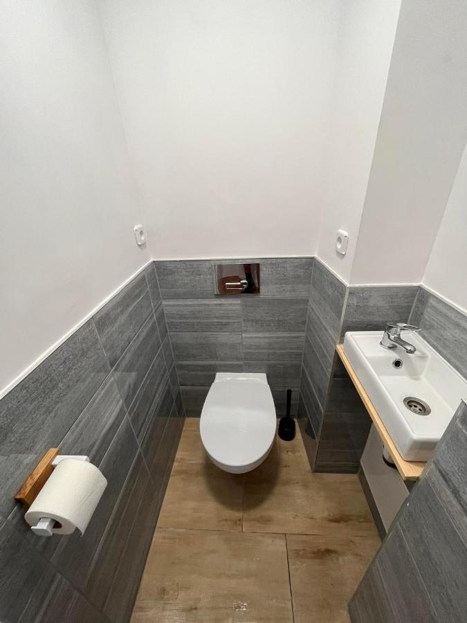 Hostel Woku Swiebodzice Bagian luar foto