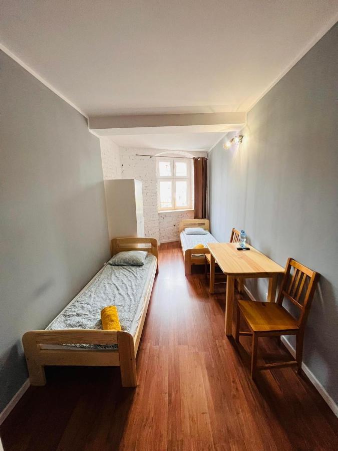 Hostel Woku Swiebodzice Bagian luar foto